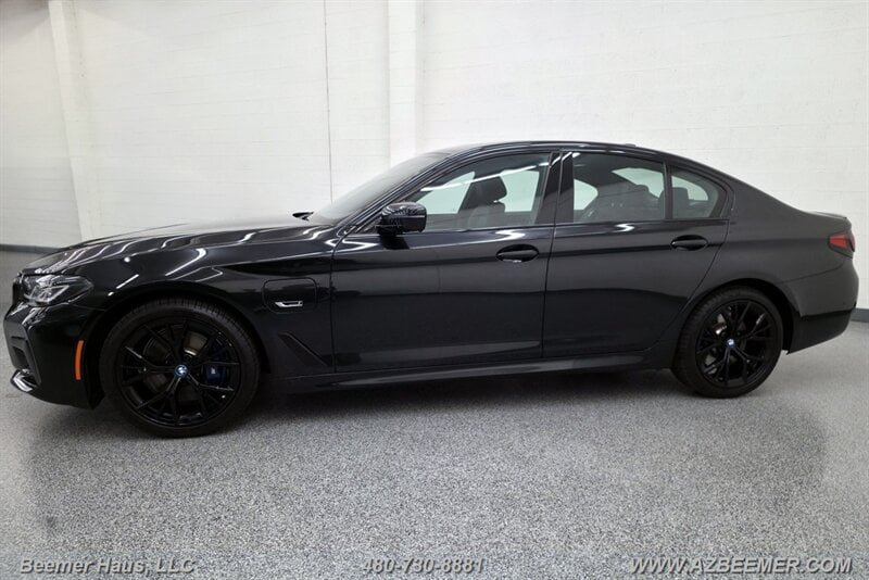 Used 2023 BMW 530e w/ M Sport Package RWD image 5