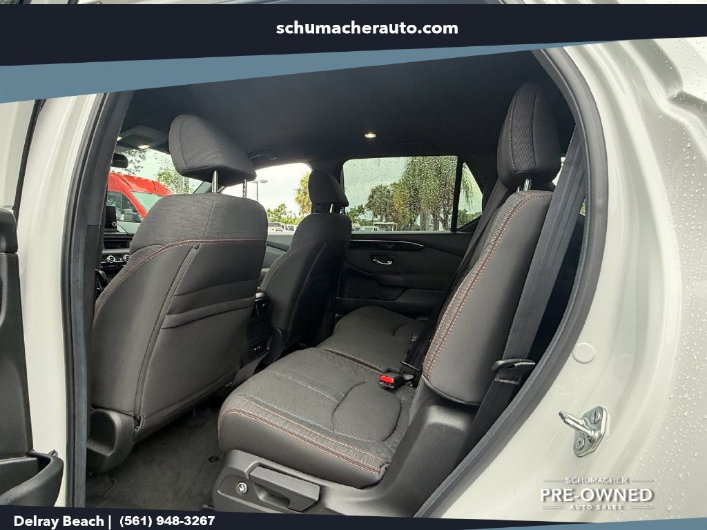 Used 2025 Honda Pilot Sport image 12