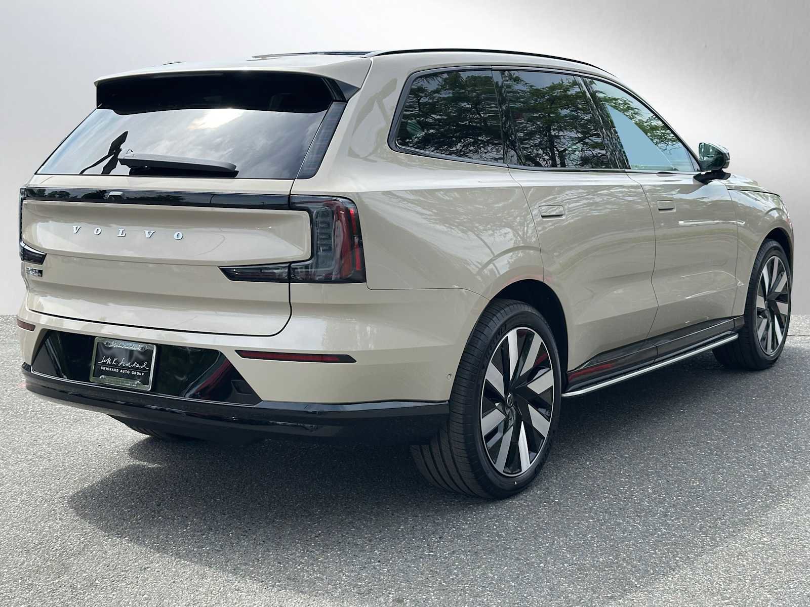 New 2025 Volvo EX90 Ultra image 3