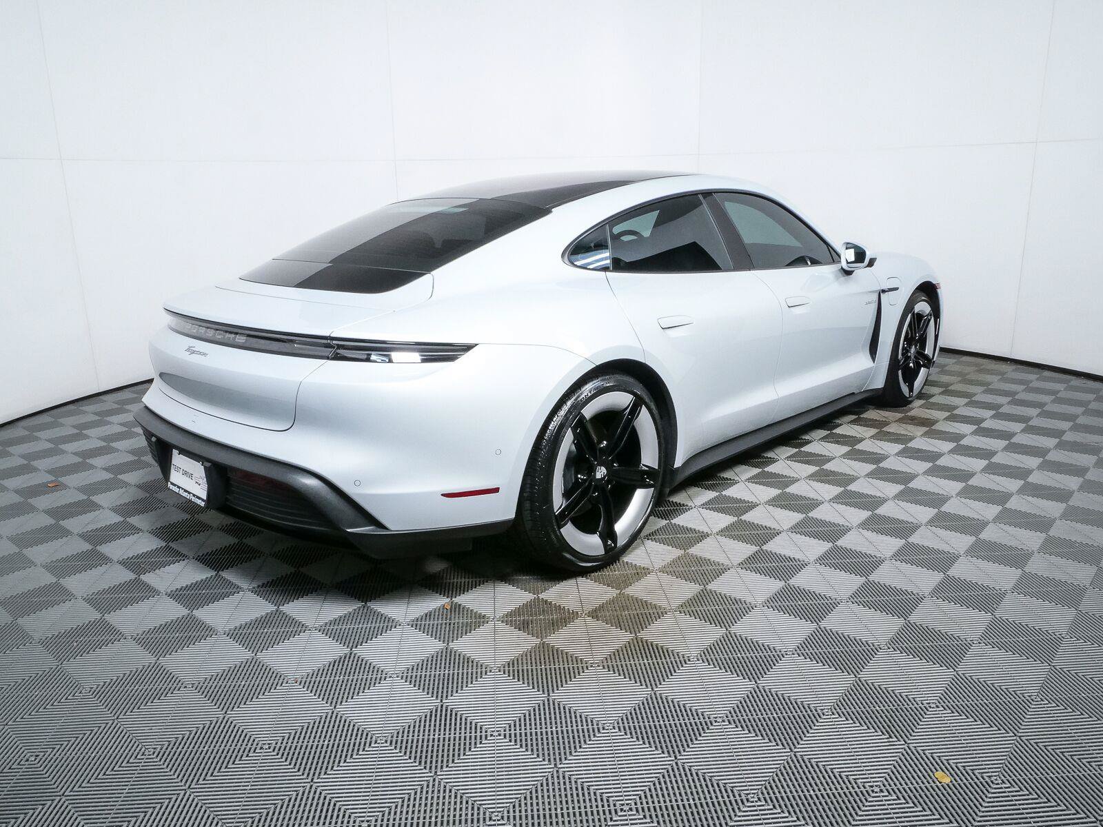 Certified 2025 Porsche Taycan AWD/4WD image 29