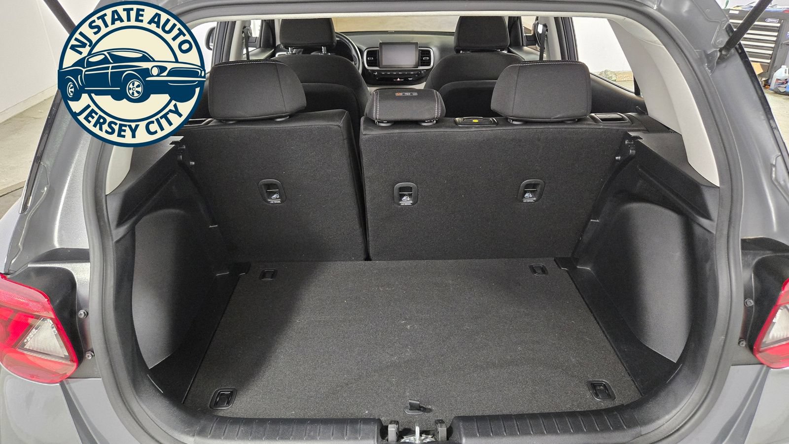 Used 2026 Hyundai Venue SEL FWD image 31