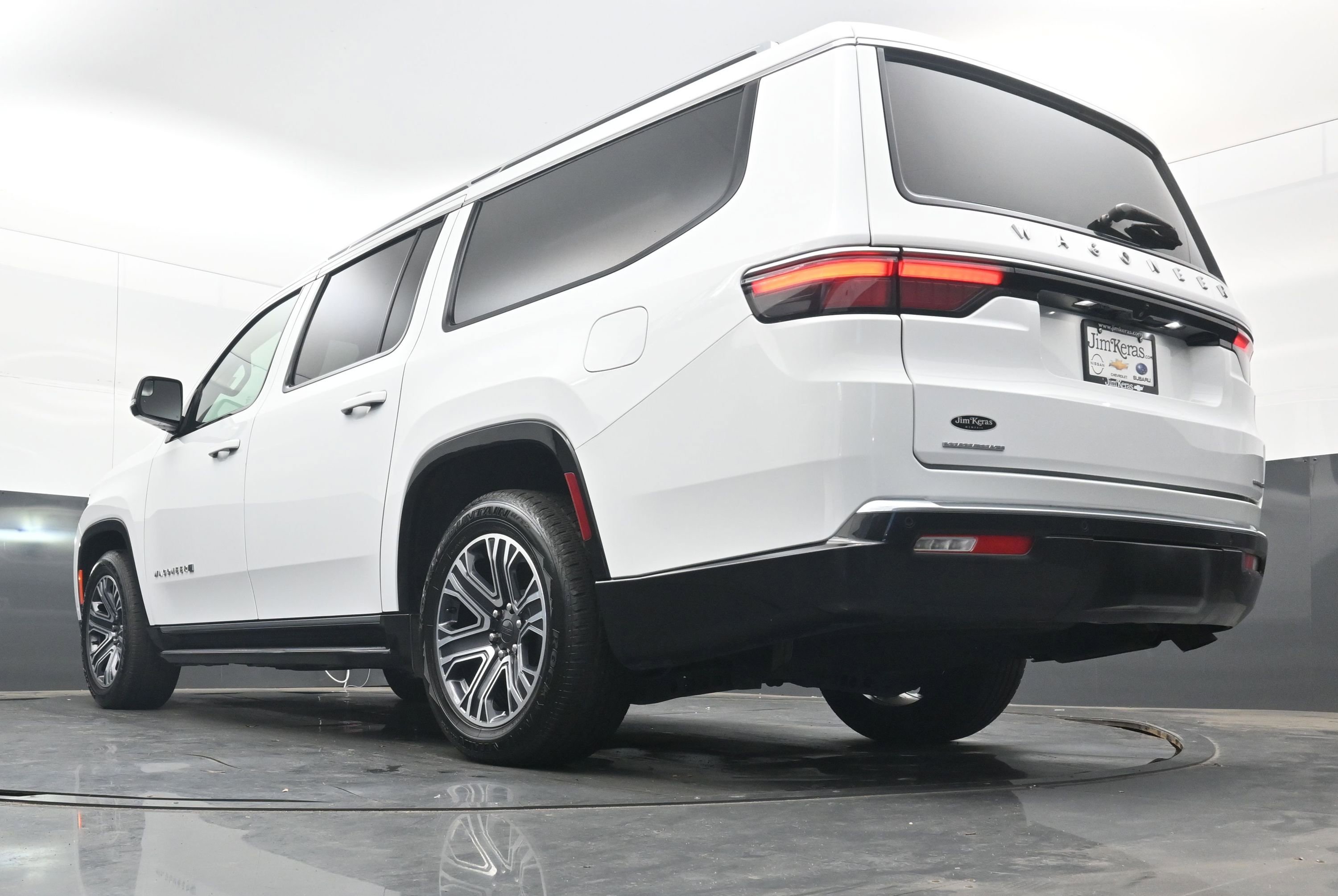 Used 2023 Jeep Wagoneer L Series II image 28