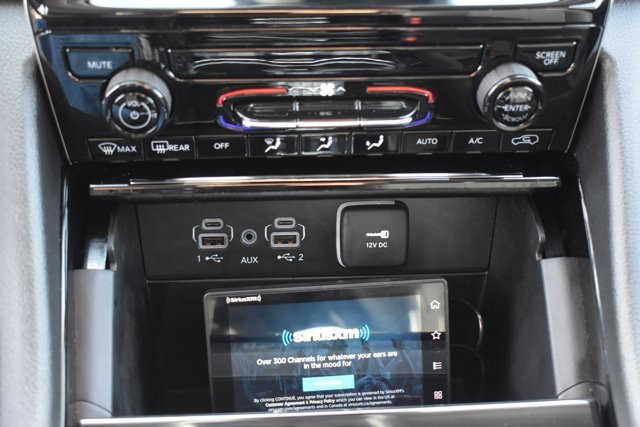 Used 2023 Jeep Grand Cherokee Laredo AWD/4WD image 28