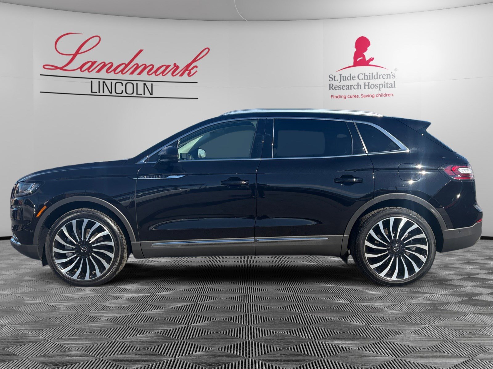 Certified 2023 Lincoln Nautilus Black Label w/ Class II Trailer Tow Package image 2