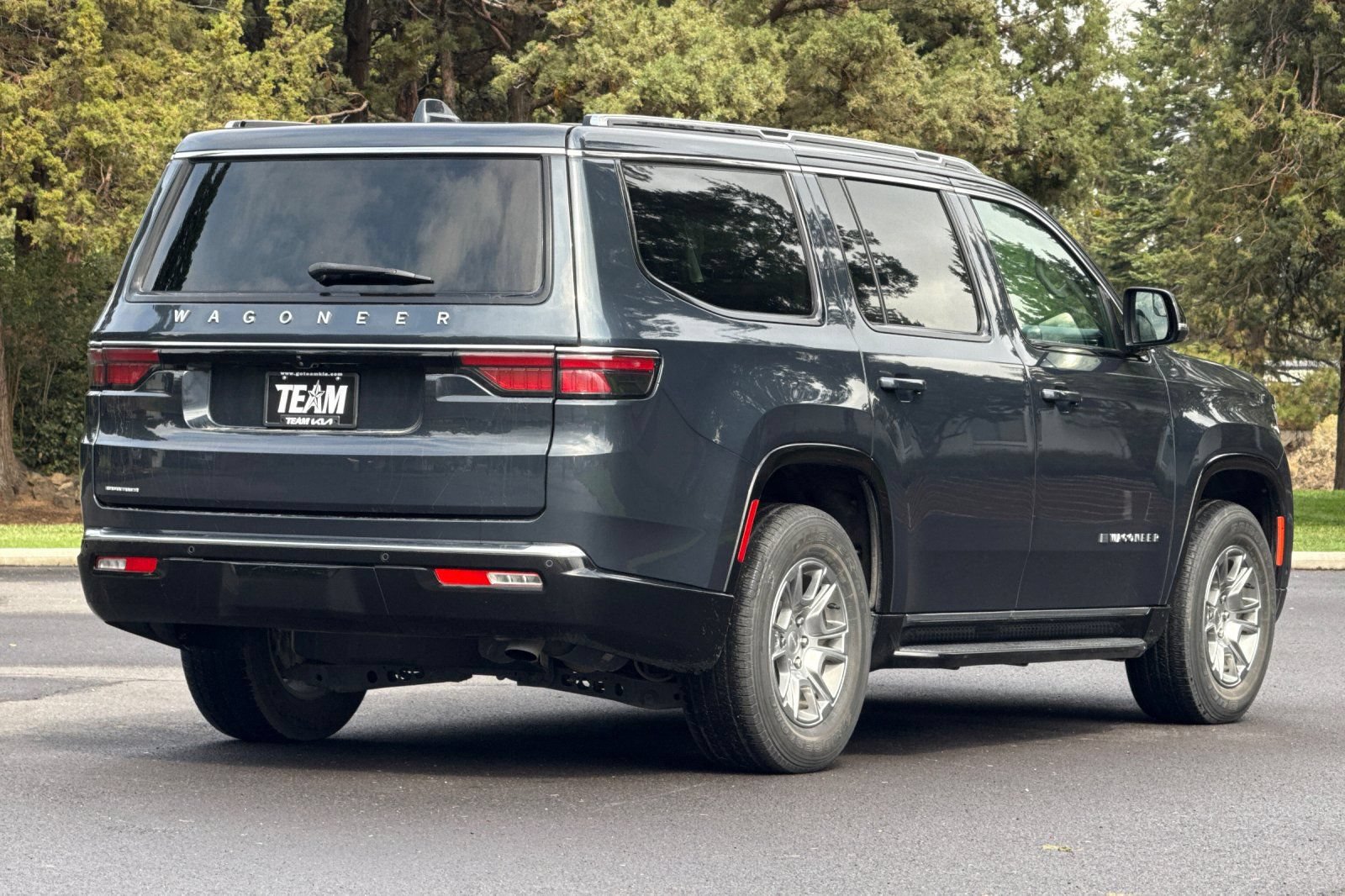 Used 2023 Jeep Wagoneer 4WD image 4