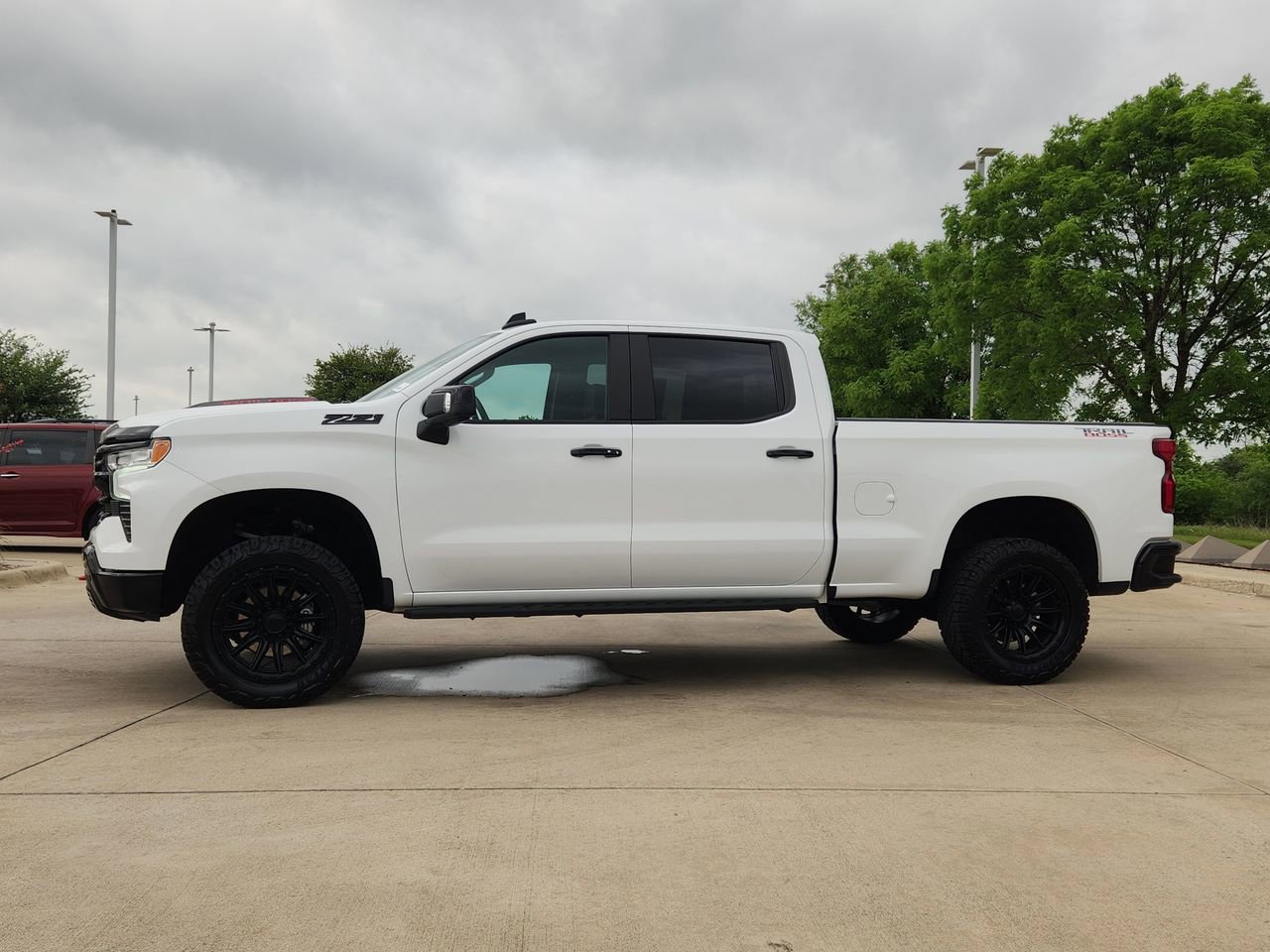 Used 2024 Chevrolet Silverado 1500 LT Trail Boss w/ Convenience Package II AWD/4WD image 4