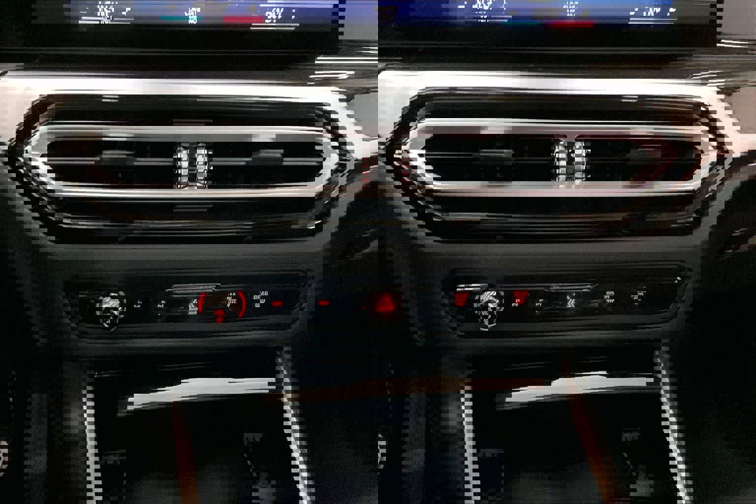 Used 2023 BMW 330i Sedan w/ Premium Package image 34