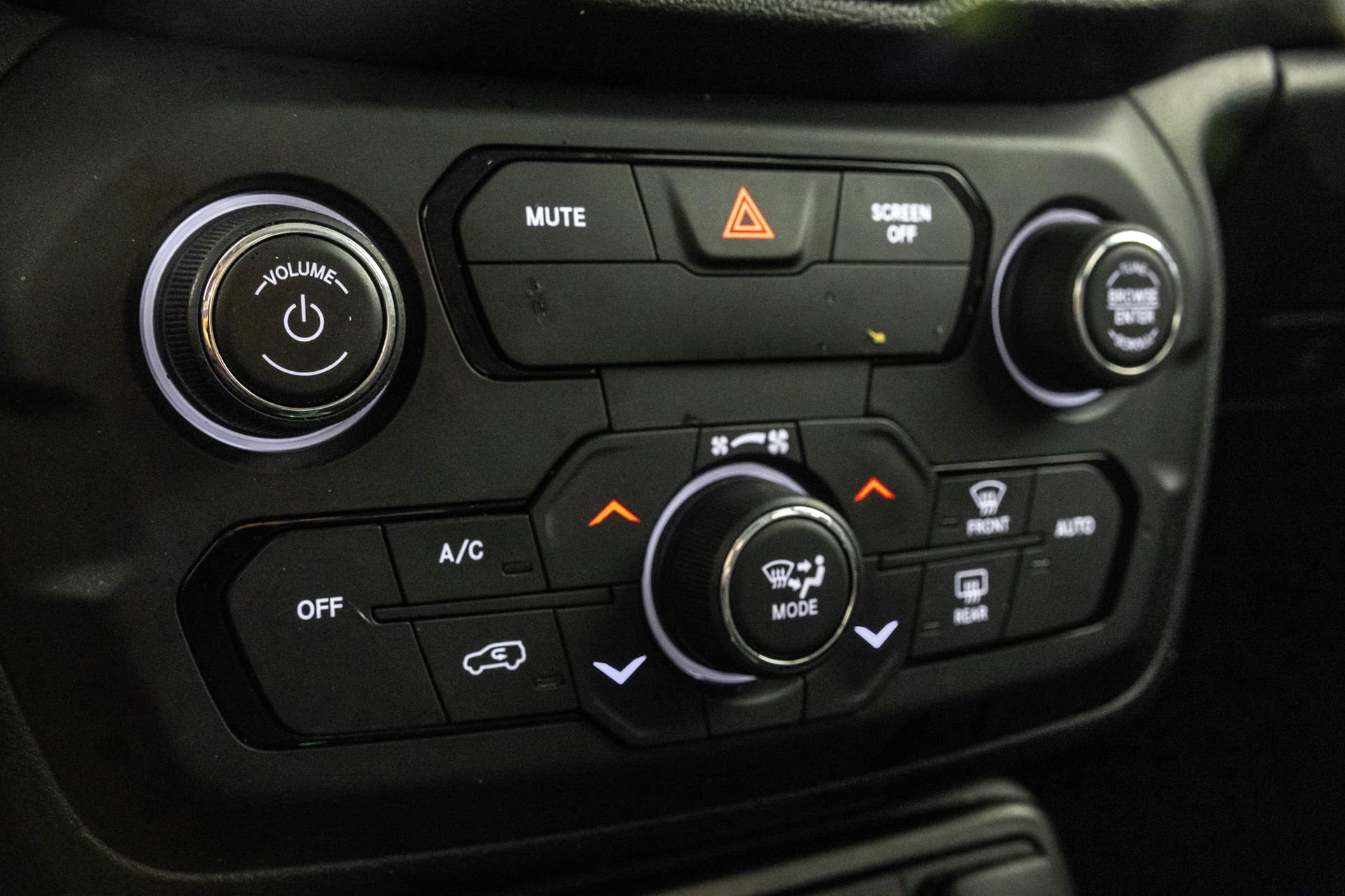 Used 2020 Jeep Renegade Latitude FWD image 29