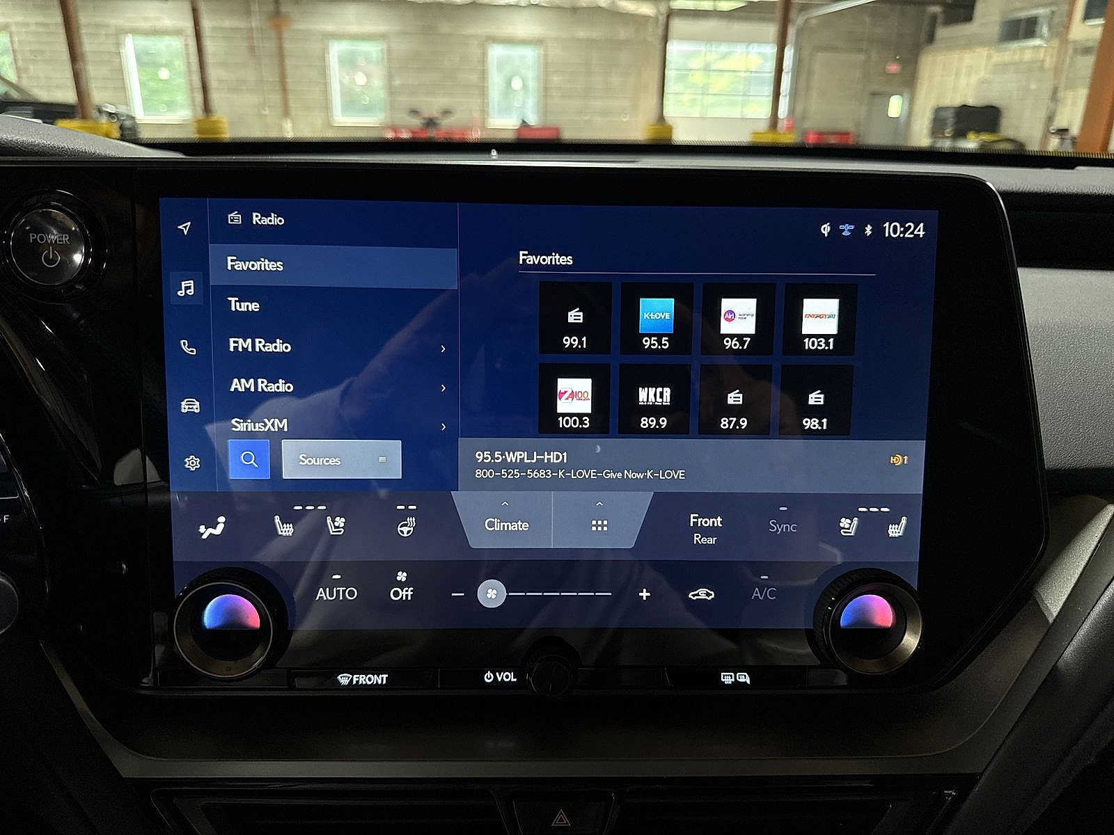 Used 2025 Lexus TX 500h AWD w/ Technology Package image 21