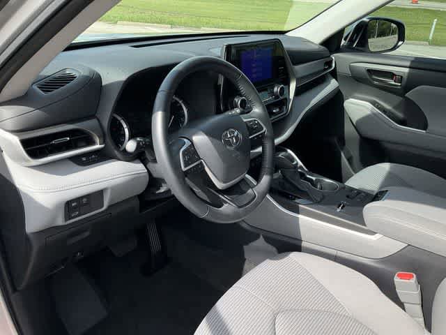 Used 2023 Toyota Highlander LE FWD image 10