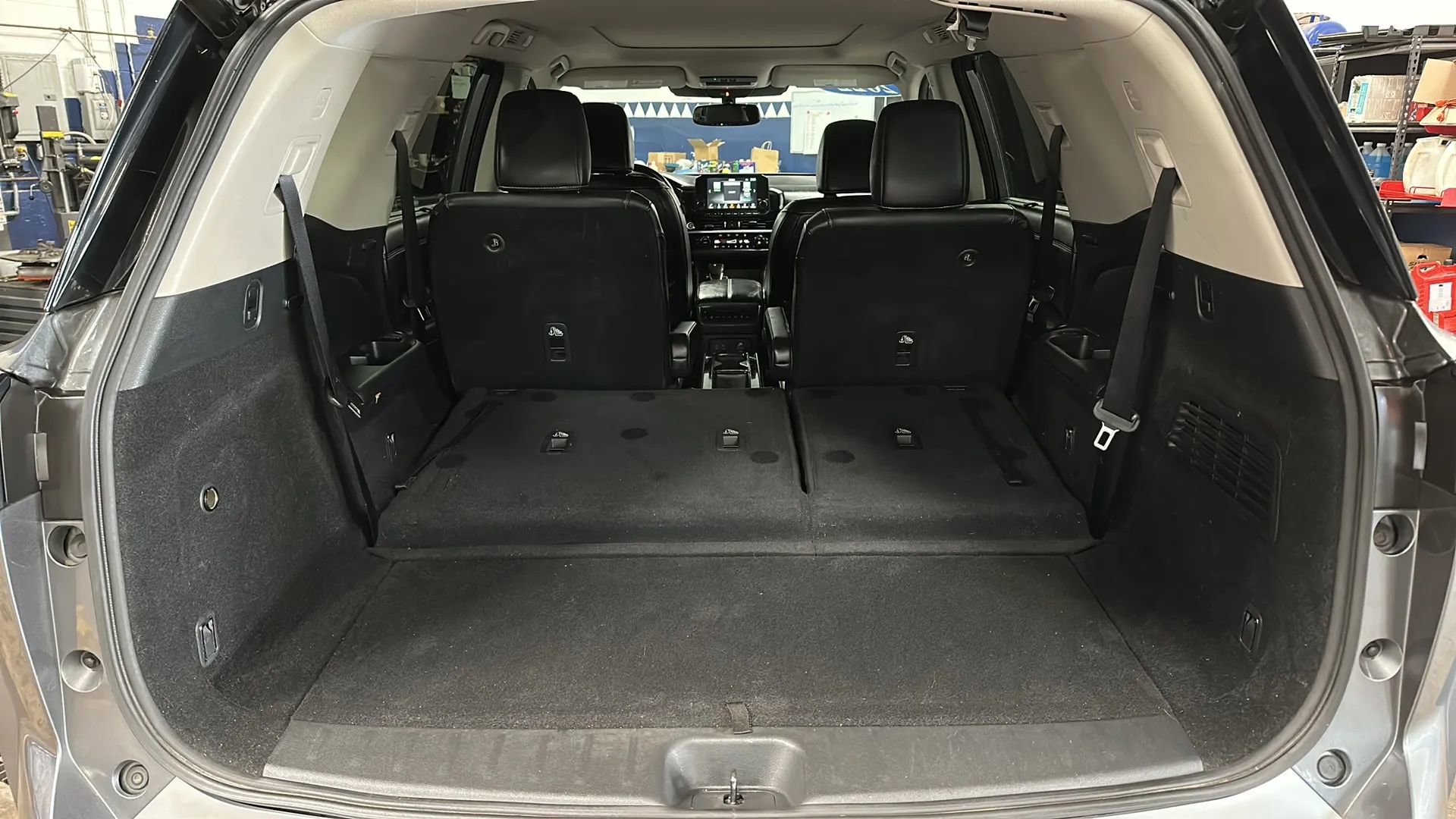 Used 2022 Nissan Pathfinder Platinum w/ Cargo Package image 16