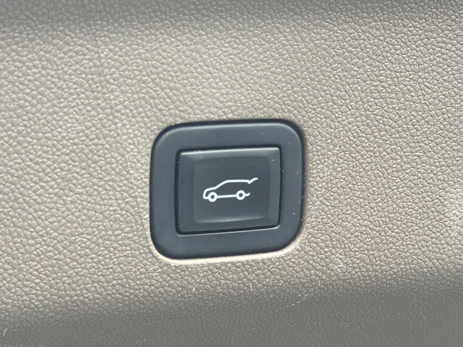 Used 2024 GMC Yukon Denali w/ Denali Reserve Package image 33