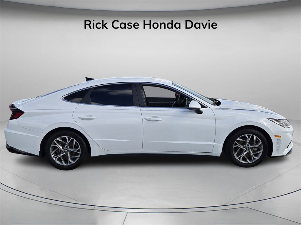 Used 2023 Hyundai Sonata SEL image 3