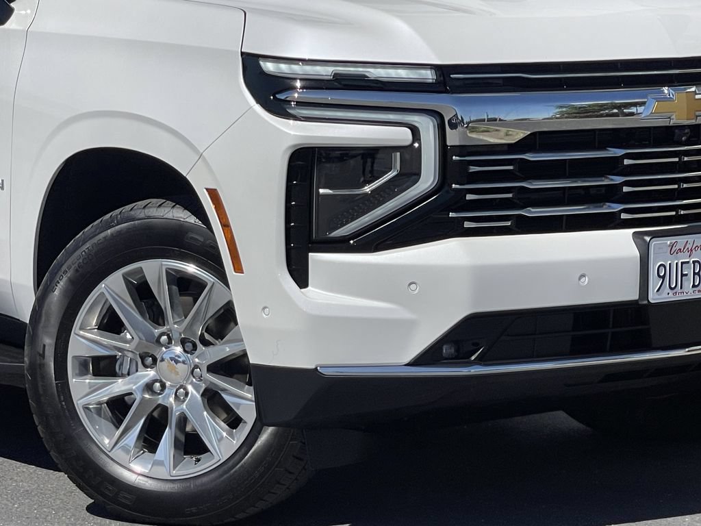 Used 2025 Chevrolet Suburban Premier AWD/4WD image 3