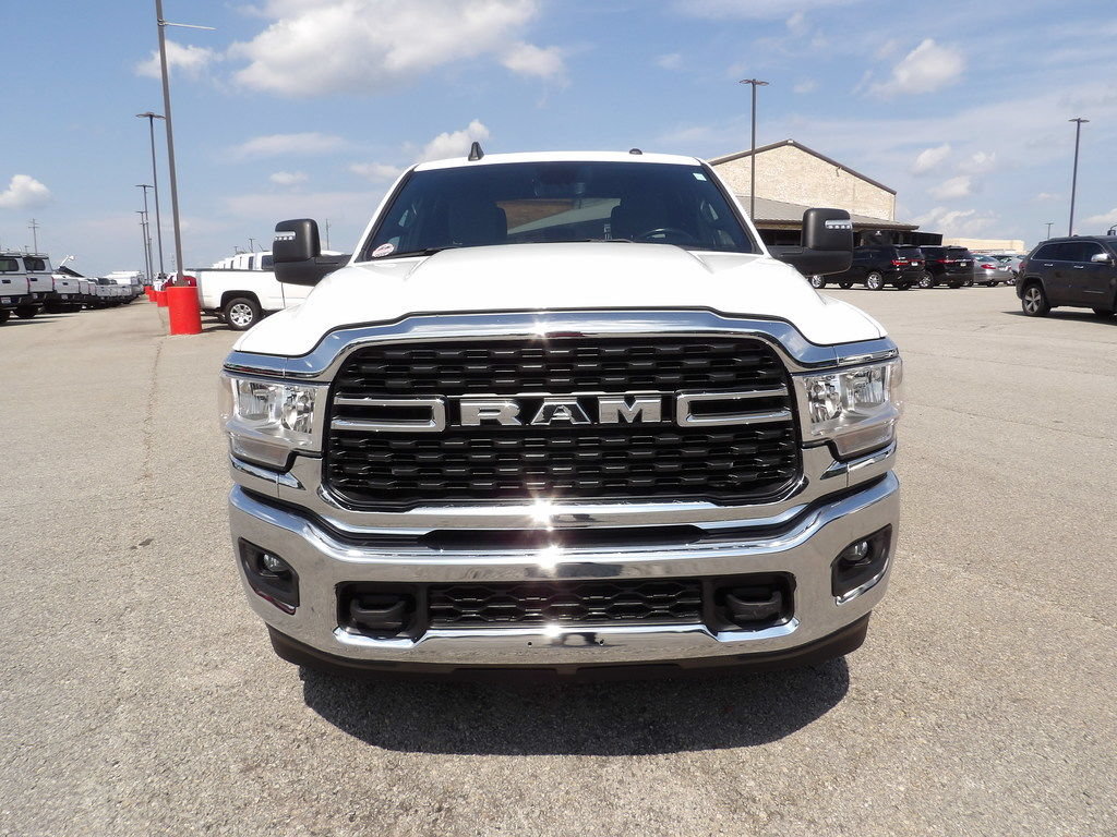 Used 2024 RAM 2500 Big Horn AWD/4WD image 12
