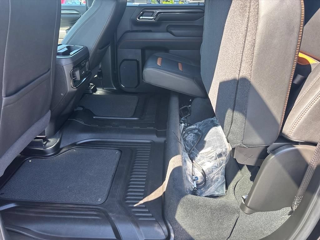 Used 2025 GMC Sierra 2500 AT4 w/ Technology Package AWD/4WD image 21