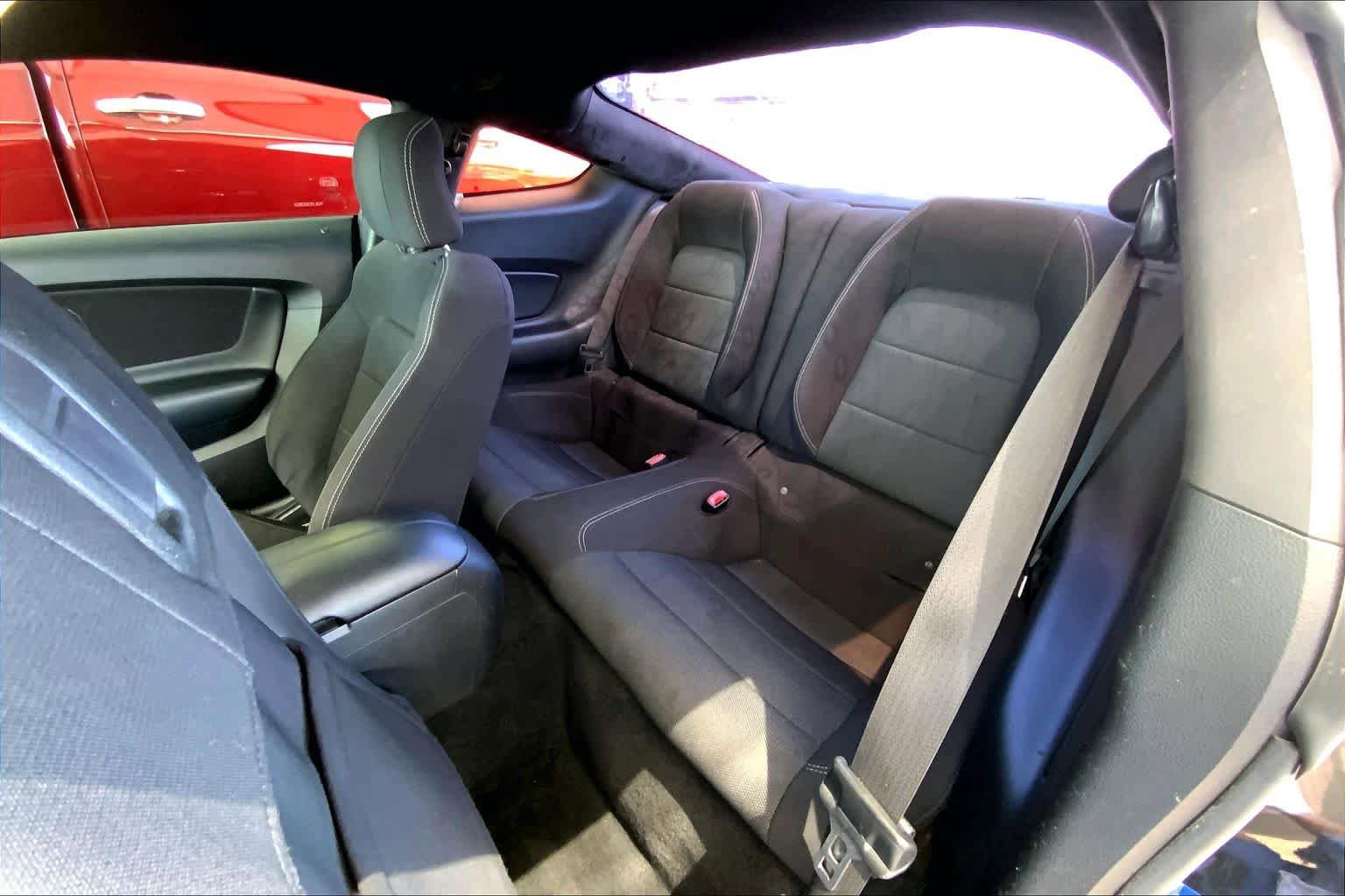 Used 2017 Ford Mustang Coupe RWD image 19