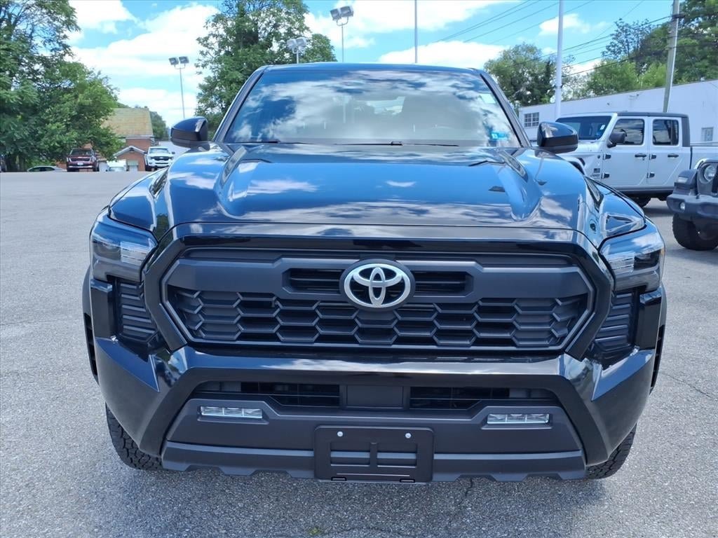Used 2025 Toyota Tacoma TRD Off-Road AWD/4WD image 8
