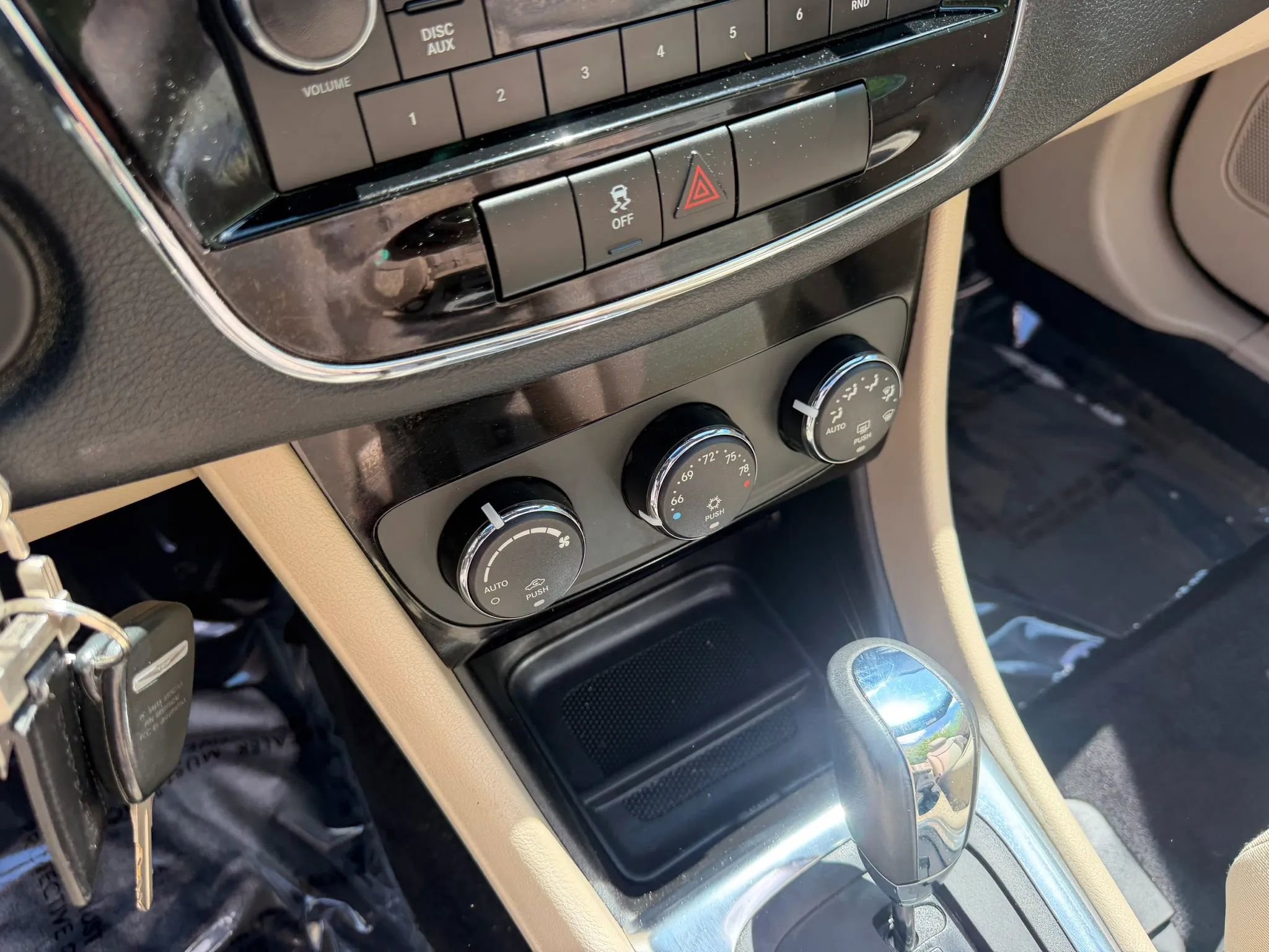 Used 2014 Chrysler 200 Touring FWD image 23