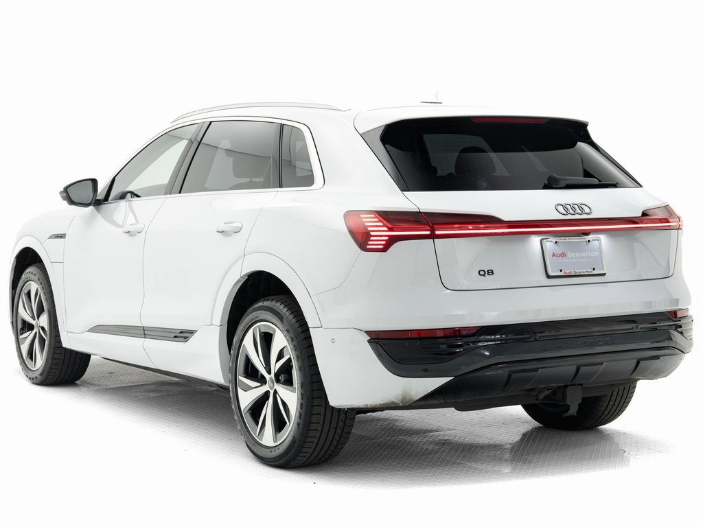 Used 2024 Audi Q8 e-tron Premium Plus image 30
