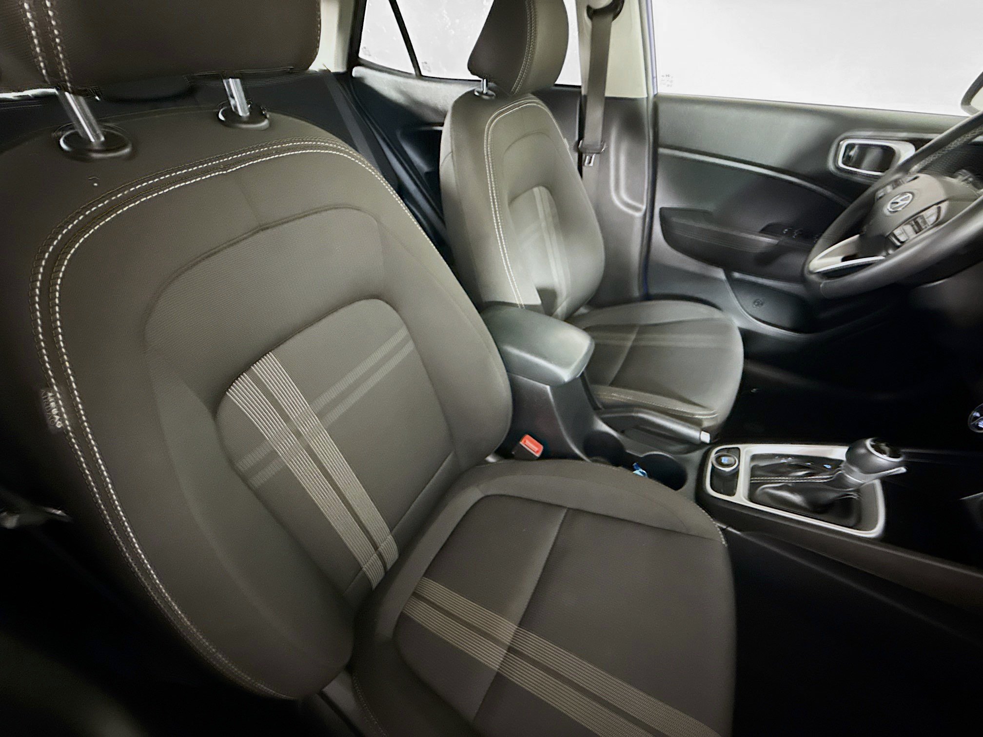 Used 2024 Hyundai Venue SEL FWD image 34