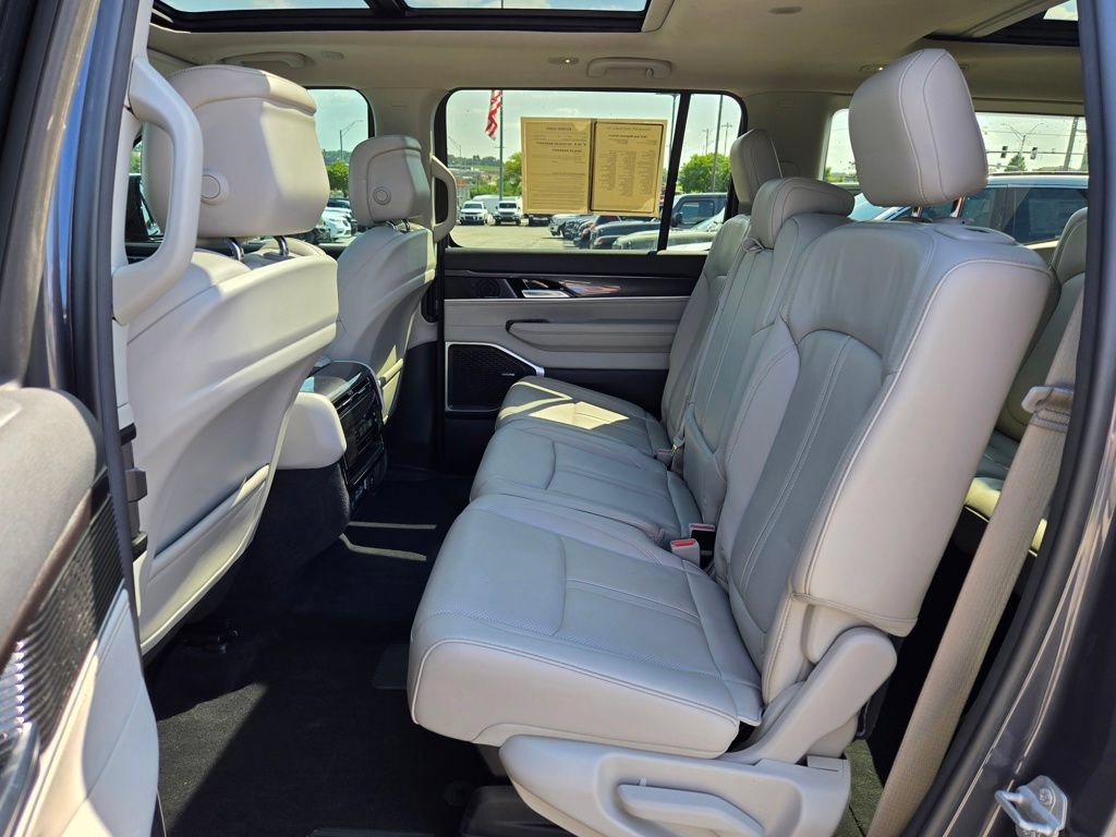Used 2022 Jeep Wagoneer Series I w/ Premium Group I AWD/4WD image 29