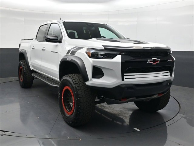 Used 2024 Chevrolet Colorado ZR2 w/ ZR2 Convenience Package III image 2