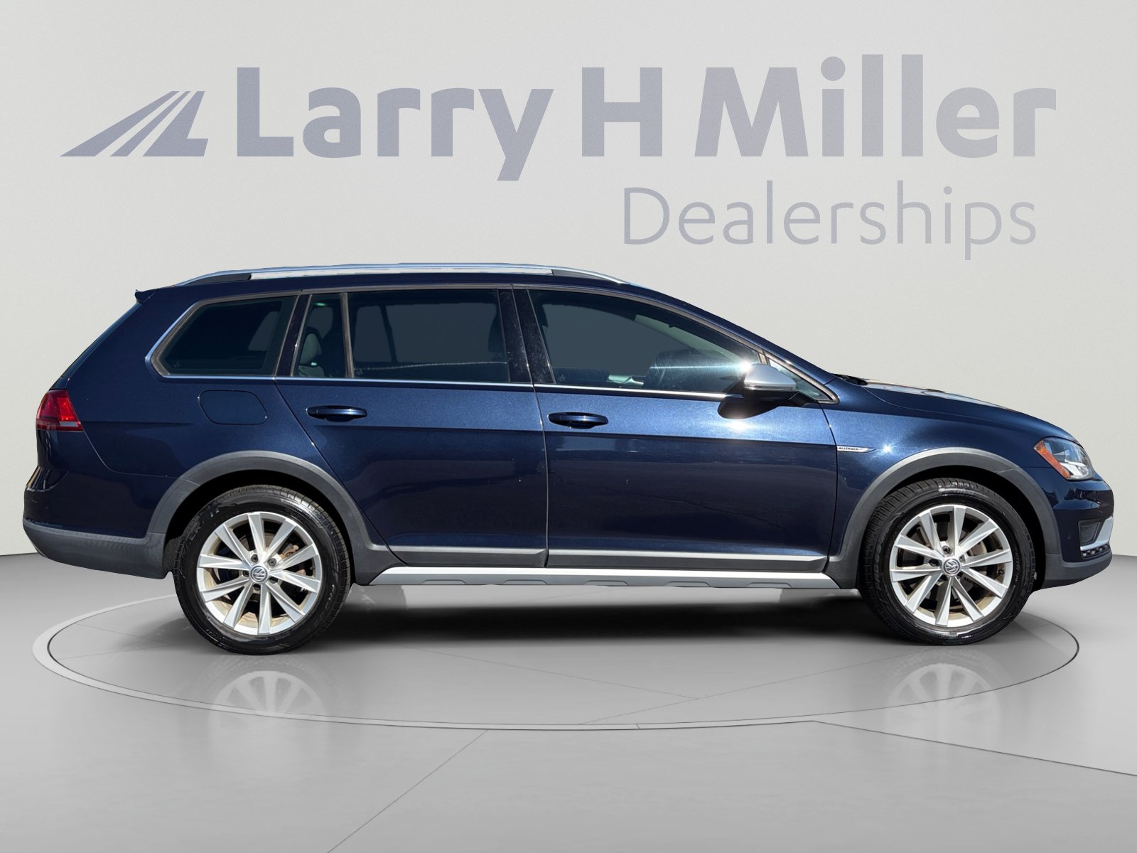 Used 2017 Volkswagen Golf Alltrack SE AWD/4WD image 6