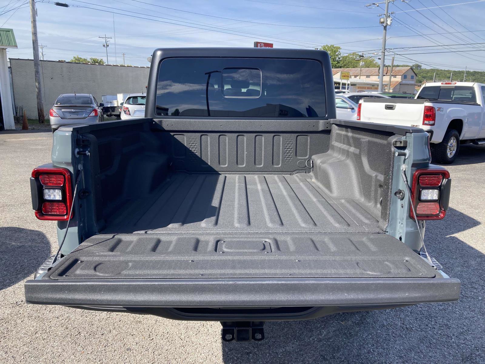 Used 2025 Jeep Gladiator Rubicon w/ Convenience Group image 8