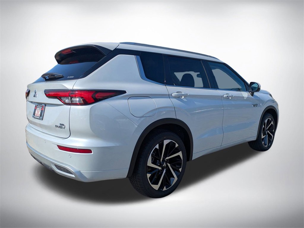 New 2025 Mitsubishi Outlander SEL image 3