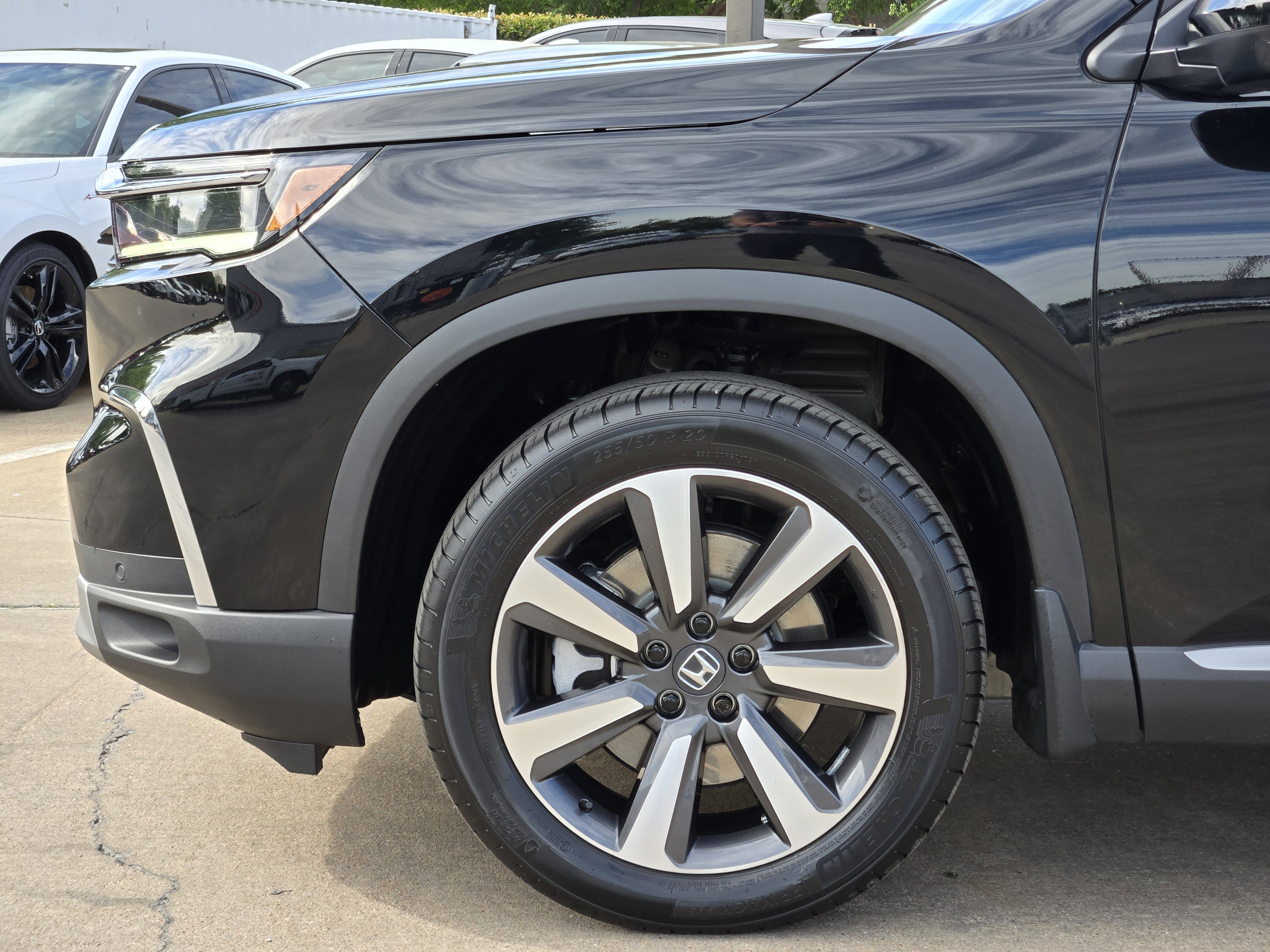 Used 2025 Honda Pilot Touring image 10