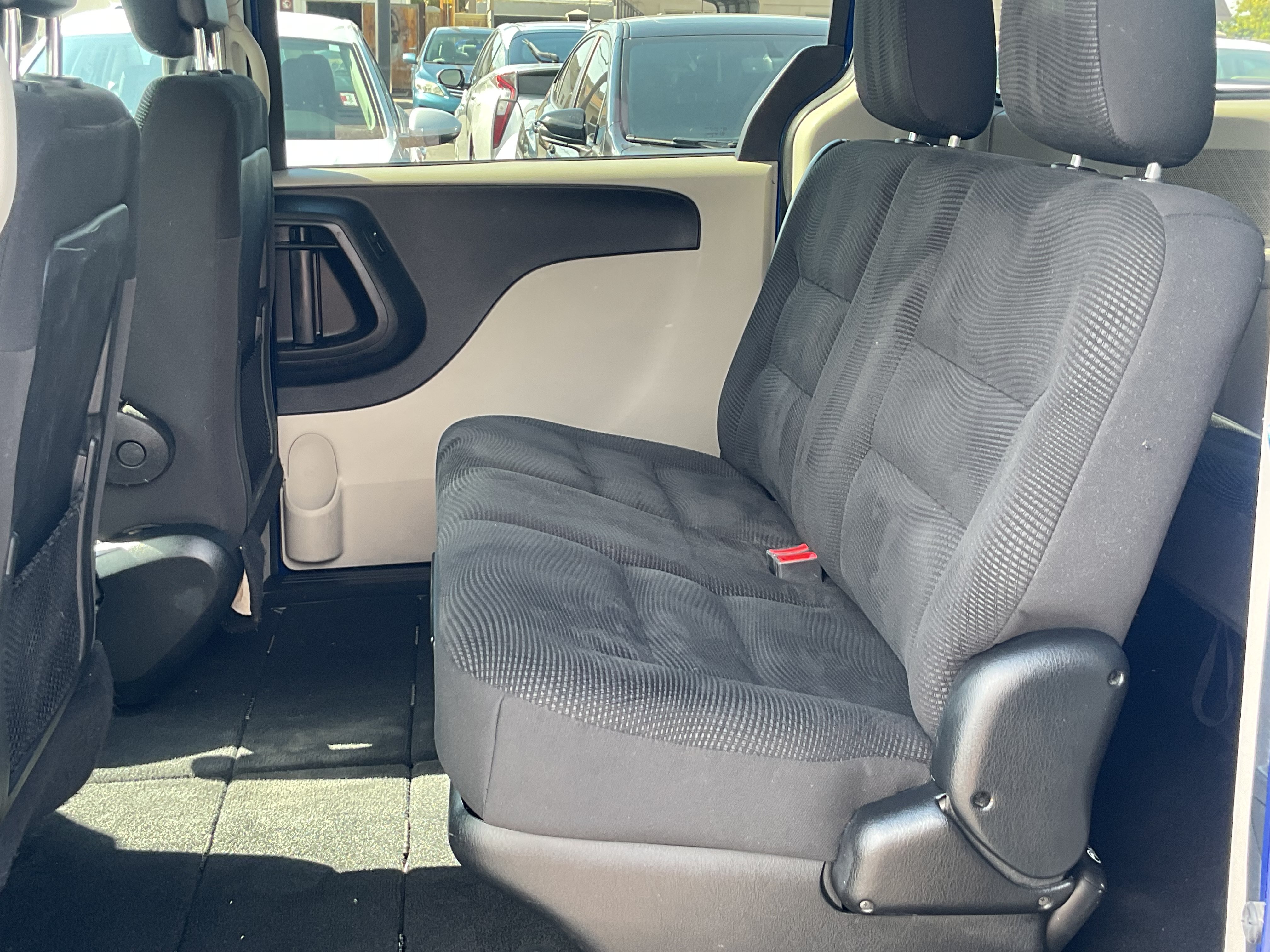 Used 2020 Dodge Grand Caravan SE w/ UConnect Hands-Free Group FWD image 12
