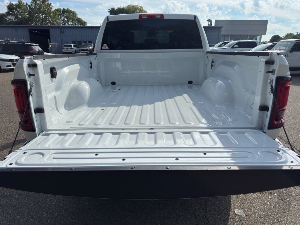 Used 2026 RAM 2500 Tradesman w/ Chrome Appearance Group AWD/4WD image 9