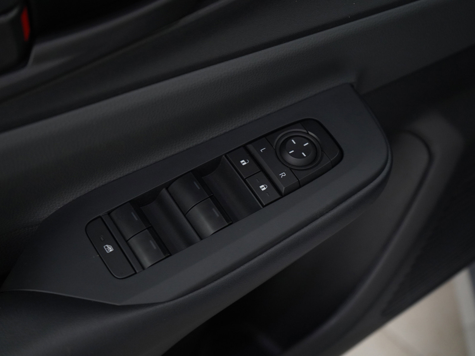 Used 2025 Toyota Prius LE image 19