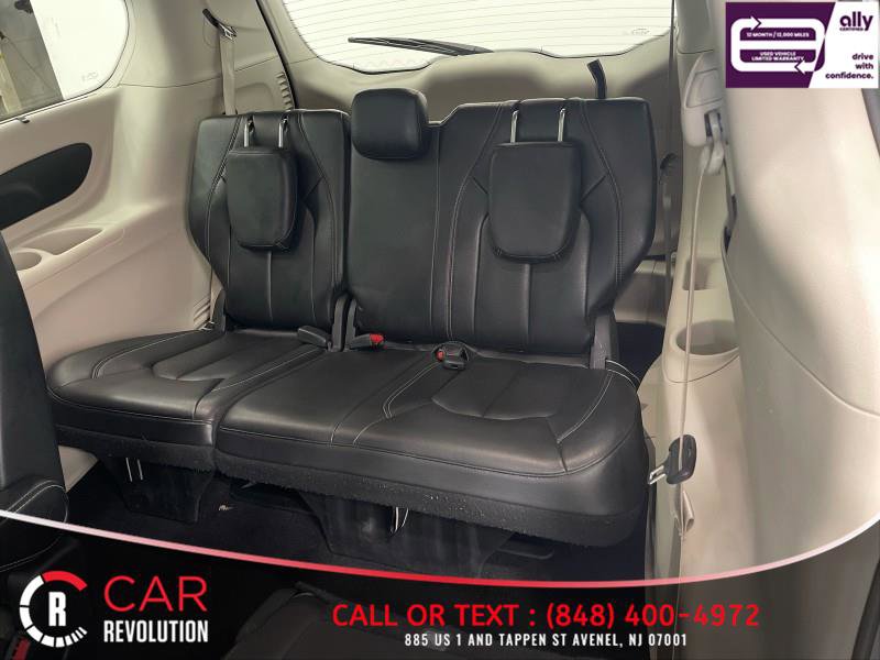 Used 2022 Chrysler Pacifica Touring-L image 38