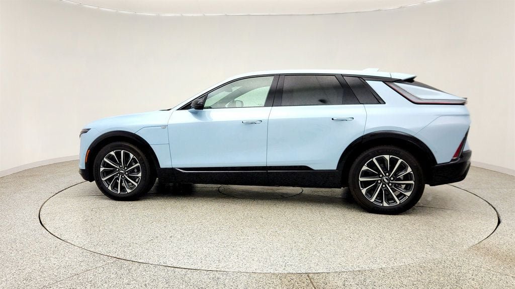 Used 2026 Cadillac Lyriq Sport AWD/4WD image 8