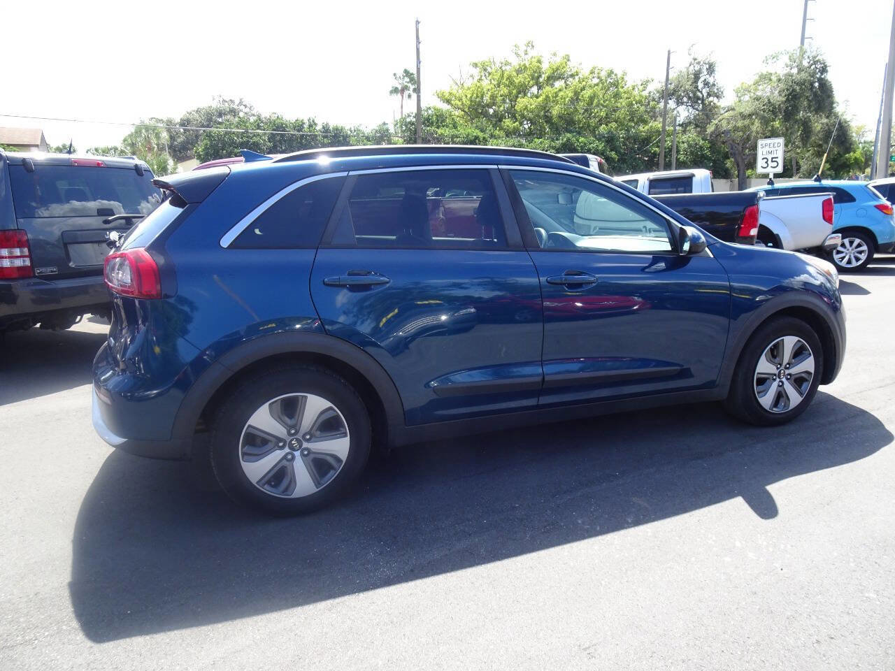 Used 2017 Kia Niro LX image 4