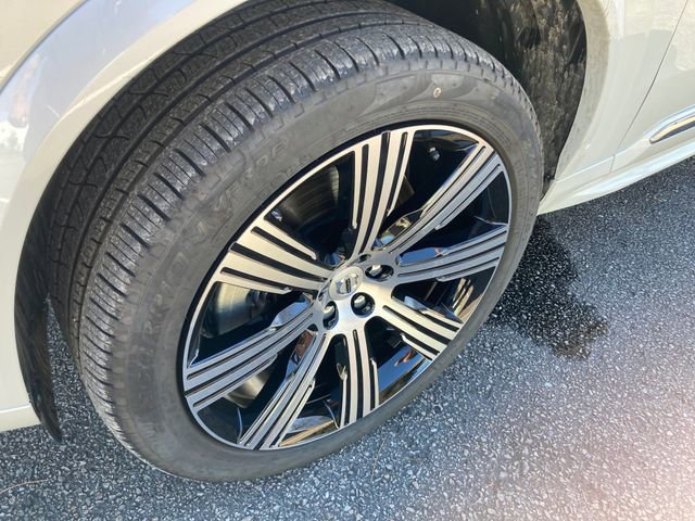 New 2025 Volvo XC90 T8 Core w/ Climate Package image 11