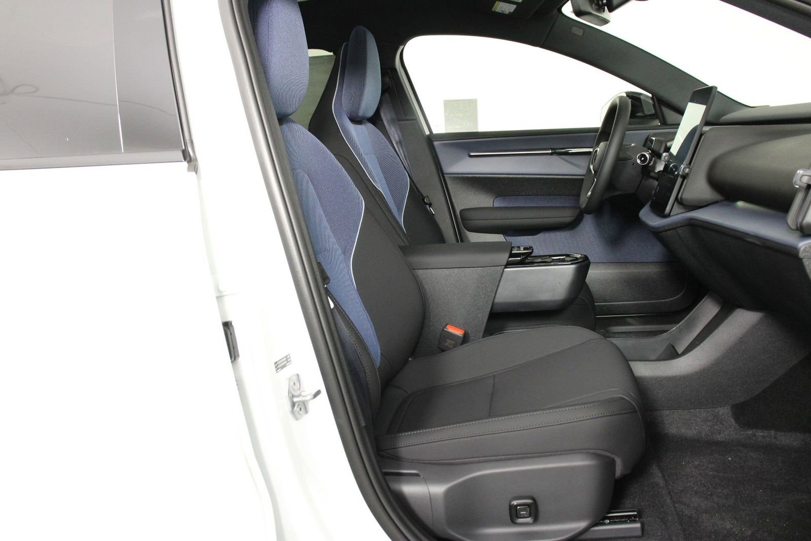 New 2026 Volvo EX30 Plus image 10