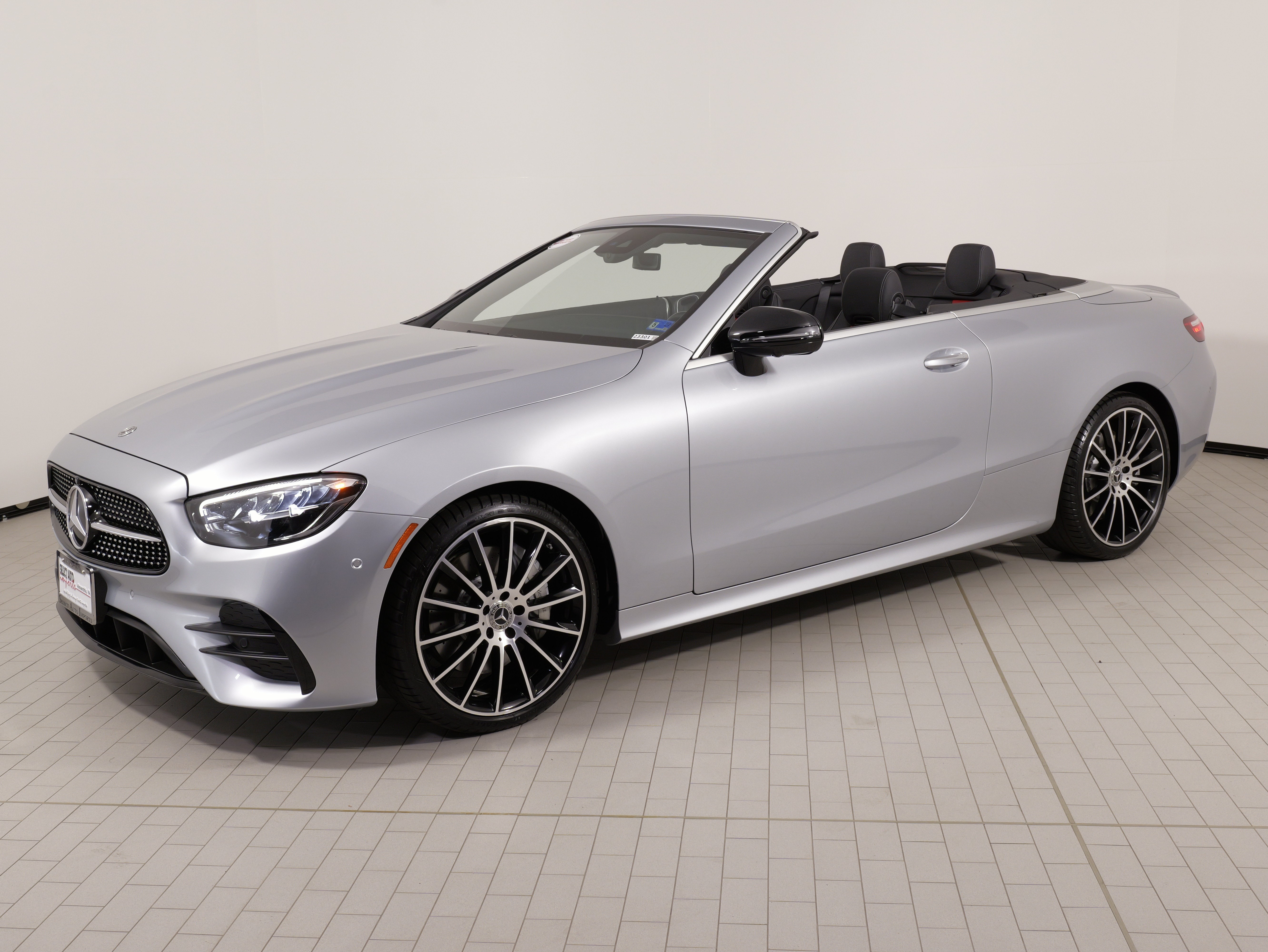 Used 2023 Mercedes-Benz E 450 Cabriolet image 4