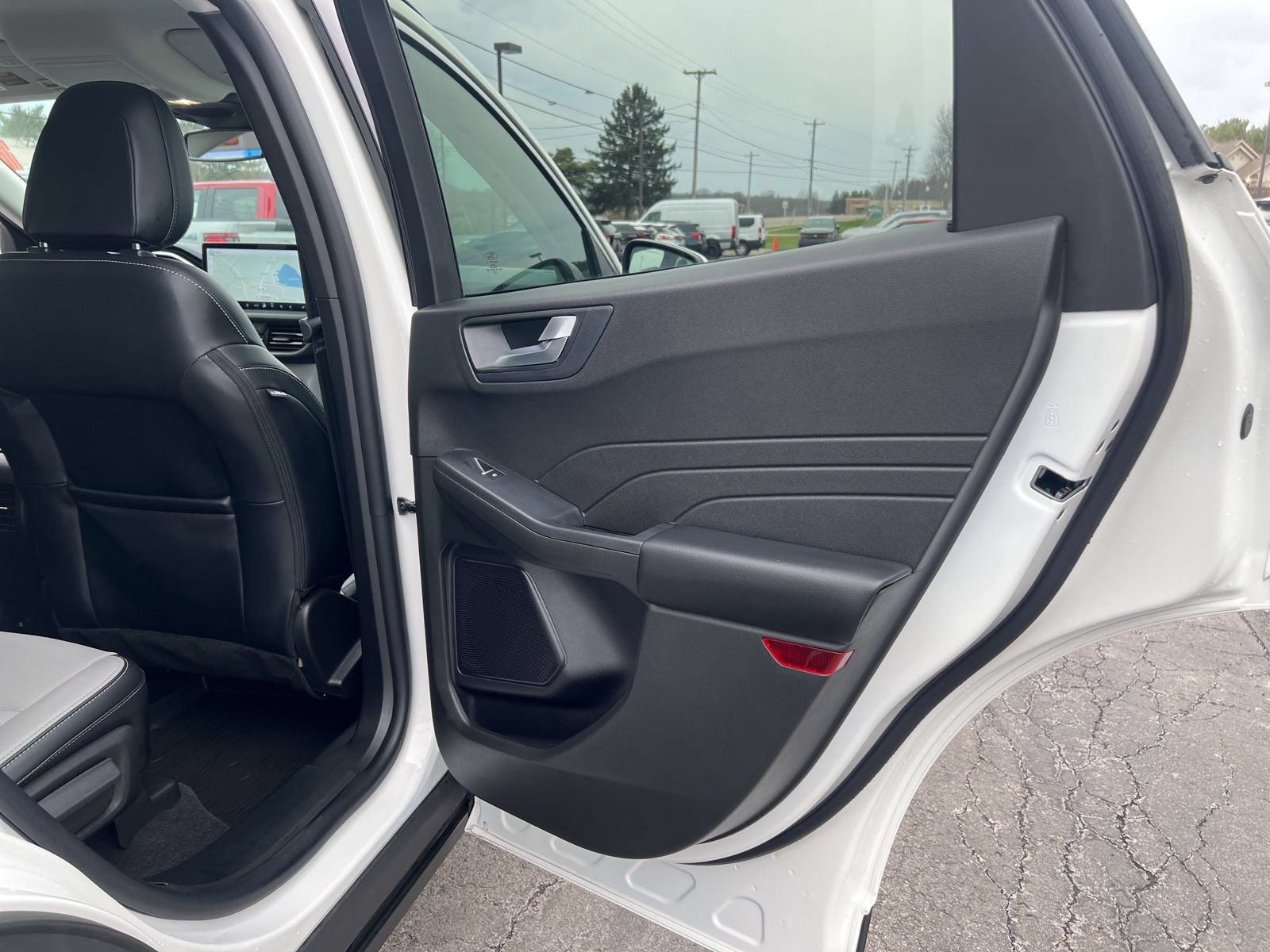 Used 2023 Ford Escape Platinum AWD/4WD image 29