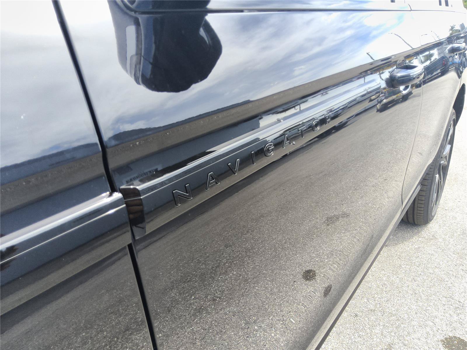 New 2027 Lincoln Navigator Reserve w/ Jet Appearance Package AWD/4WD image 11