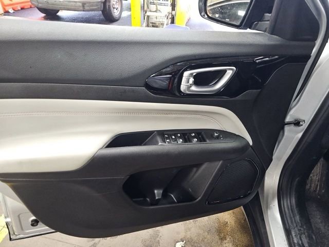 Used 2025 Jeep Compass Limited AWD/4WD image 12