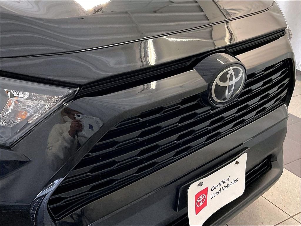 Certified 2021 Toyota RAV4 LE AWD/4WD image 31
