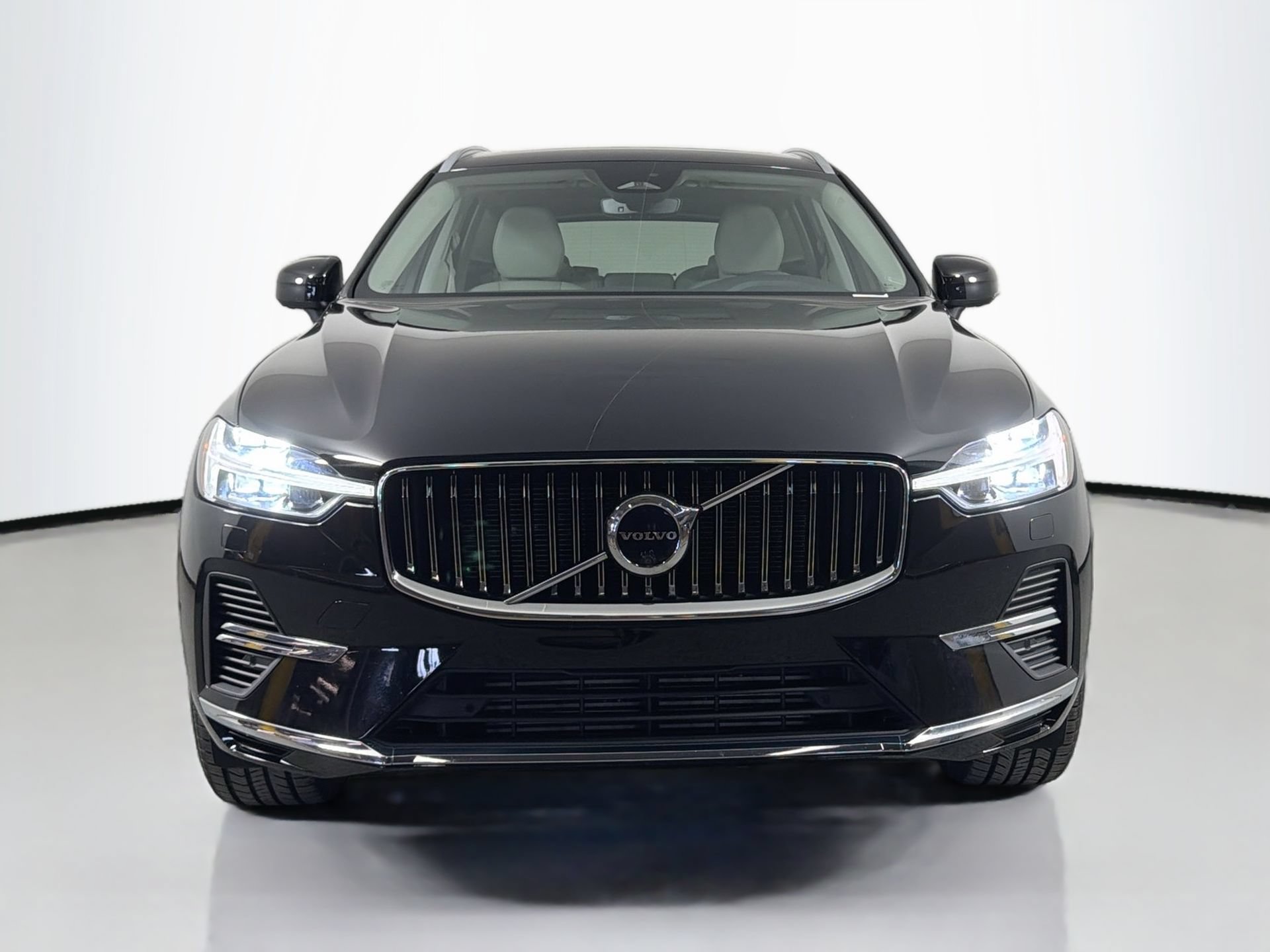 Certified 2023 Volvo XC60 T8 Plus w/ Protection Package Premier AWD/4WD image 2