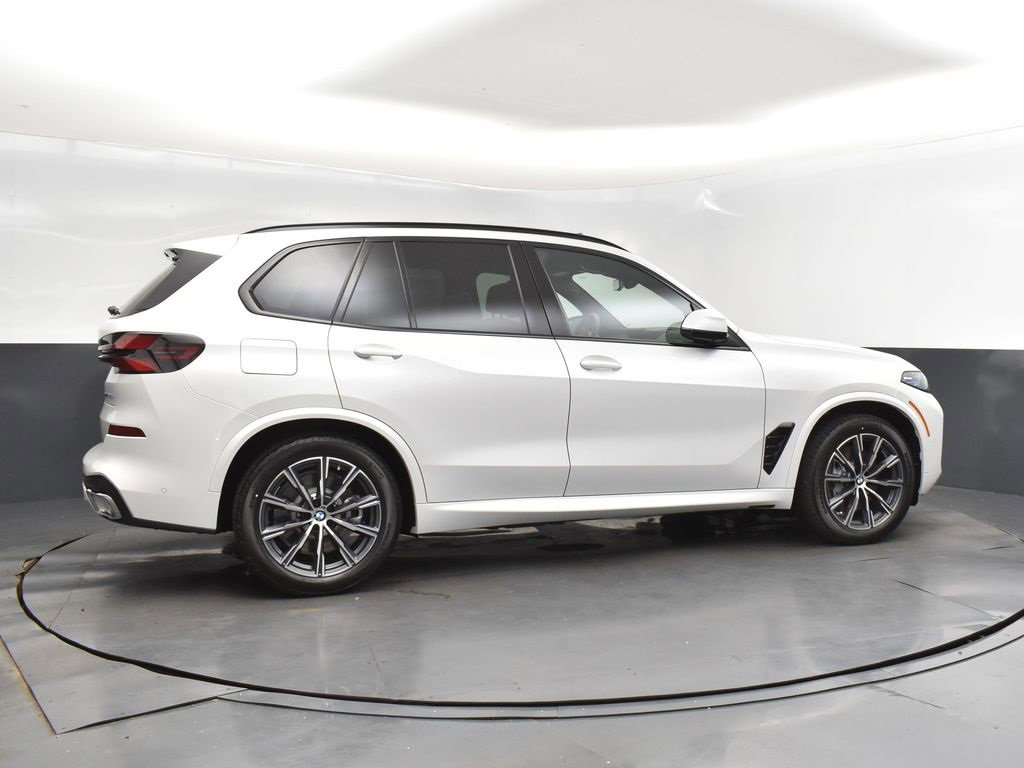 New 2026 BMW X5 xDrive50e image 7