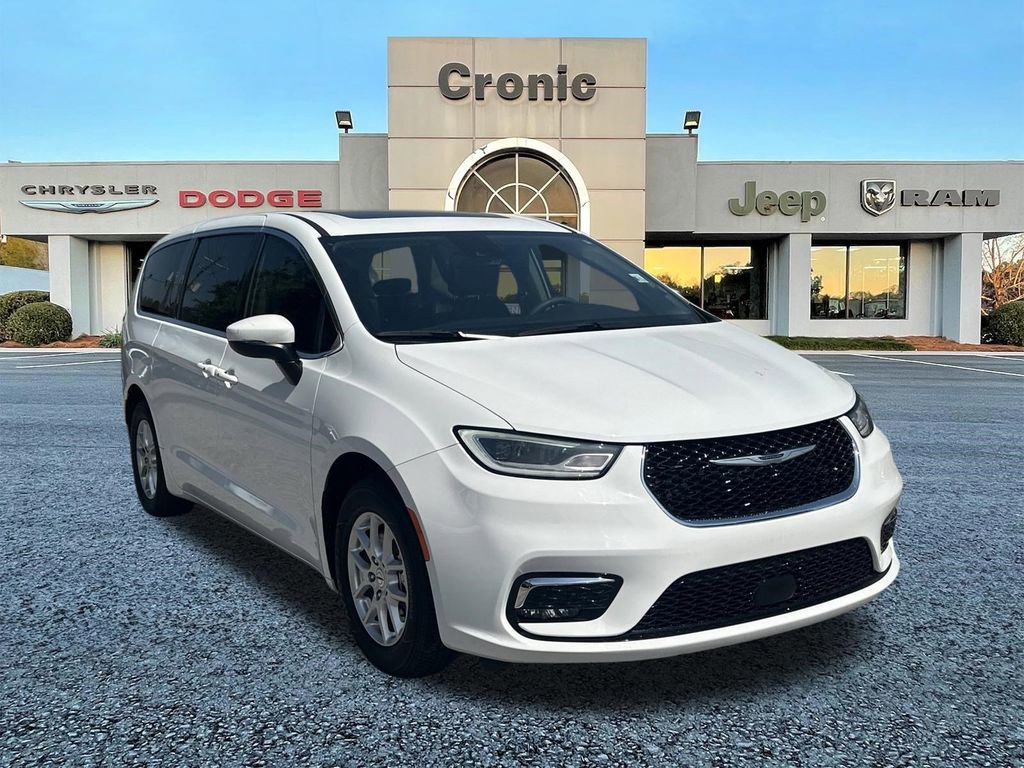 Used 2023 Chrysler Pacifica Touring-L FWD image 1