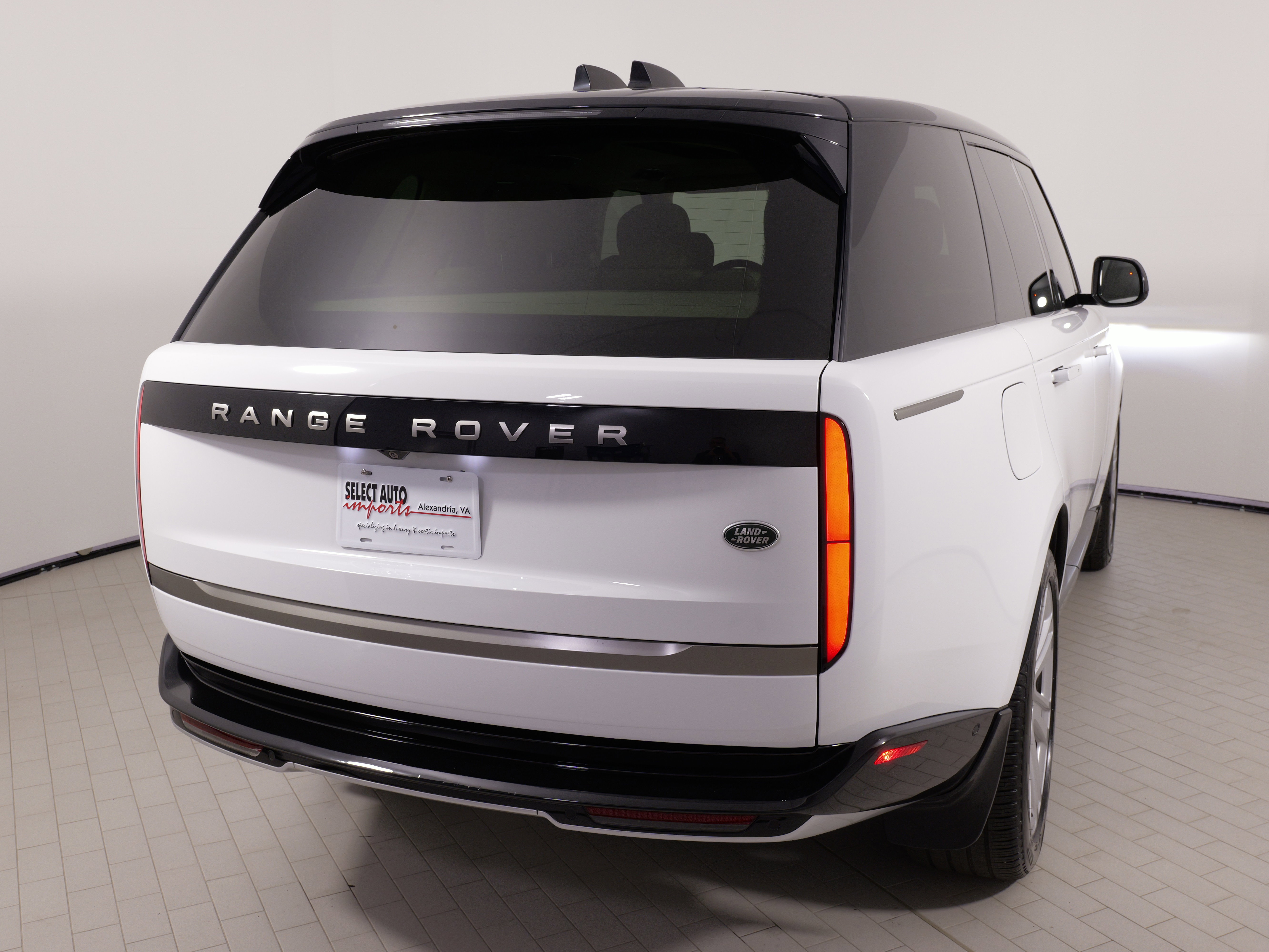 Used 2023 Land Rover Range Rover SE image 12