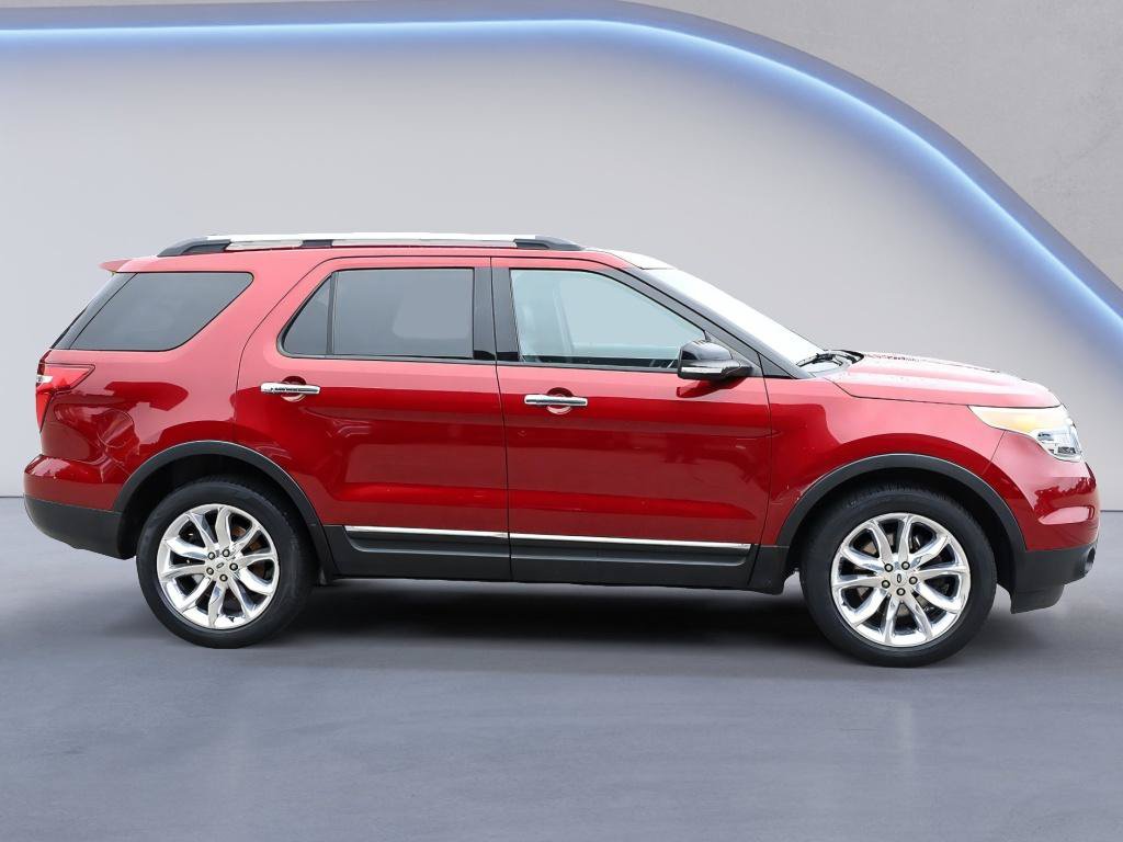 Used 2015 Ford Explorer XLT w/ Equipment Group 202A AWD/4WD image 9