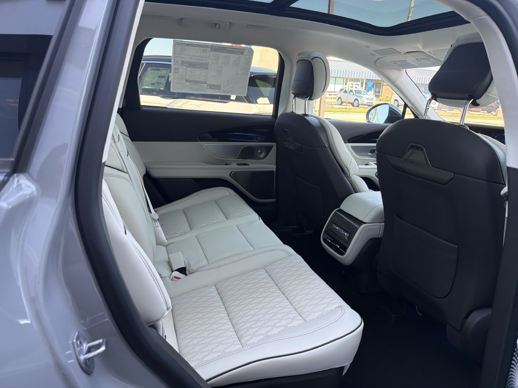 New 2026 Lincoln Nautilus Black Label w/ Jet Appearance Package AWD/4WD image 8